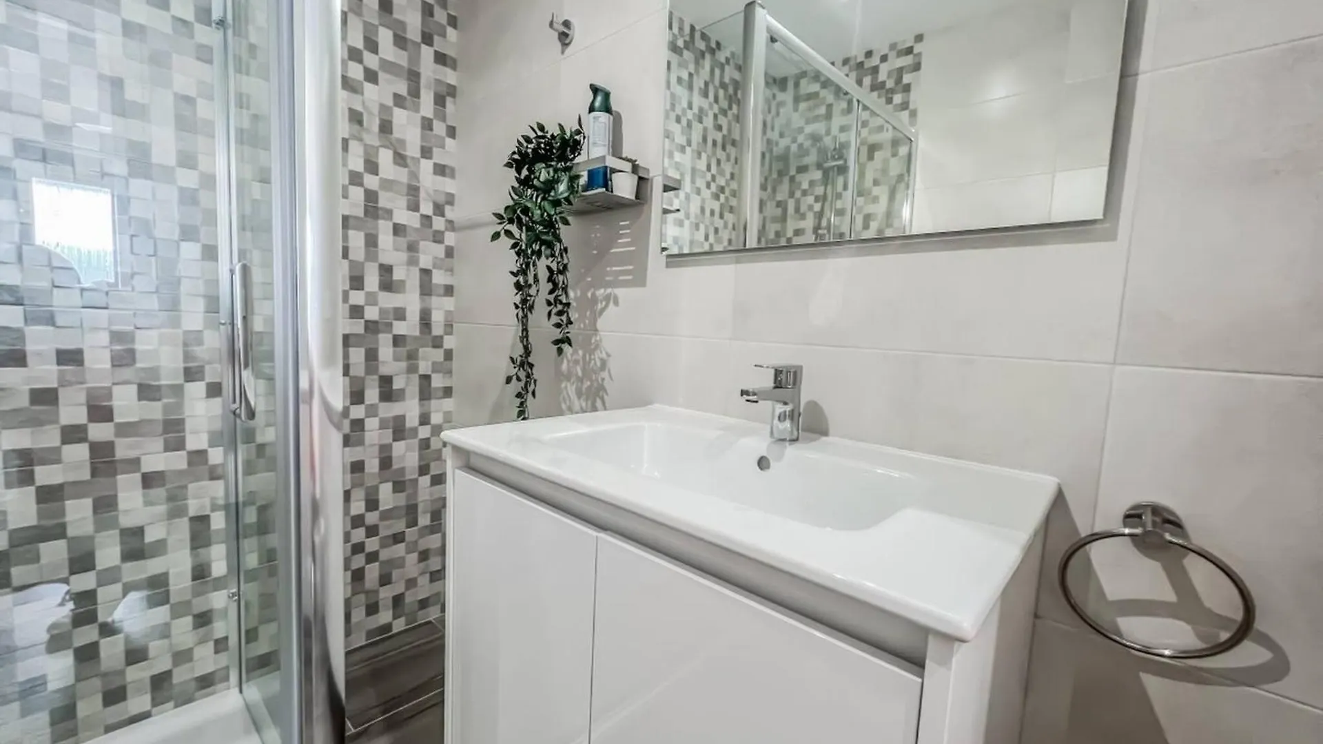 Cd-1957 Modern 2 Bed Apartment With Pool Frigiliana
