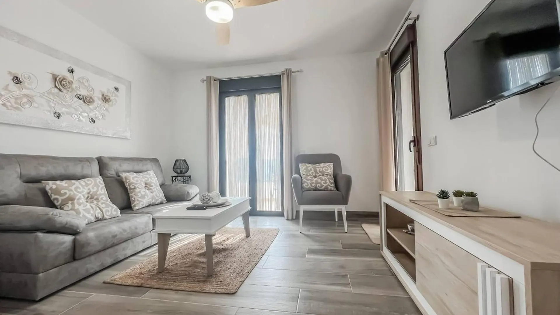 Cd-1957 Modern 2 Bed Apartment With Pool Frigiliana Spain