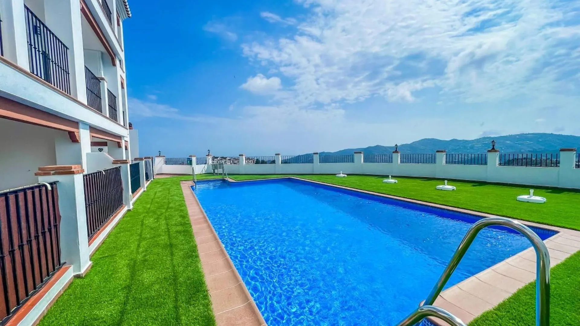 Cd-1957 Modern 2 Bed Apartment With Pool Frigiliana