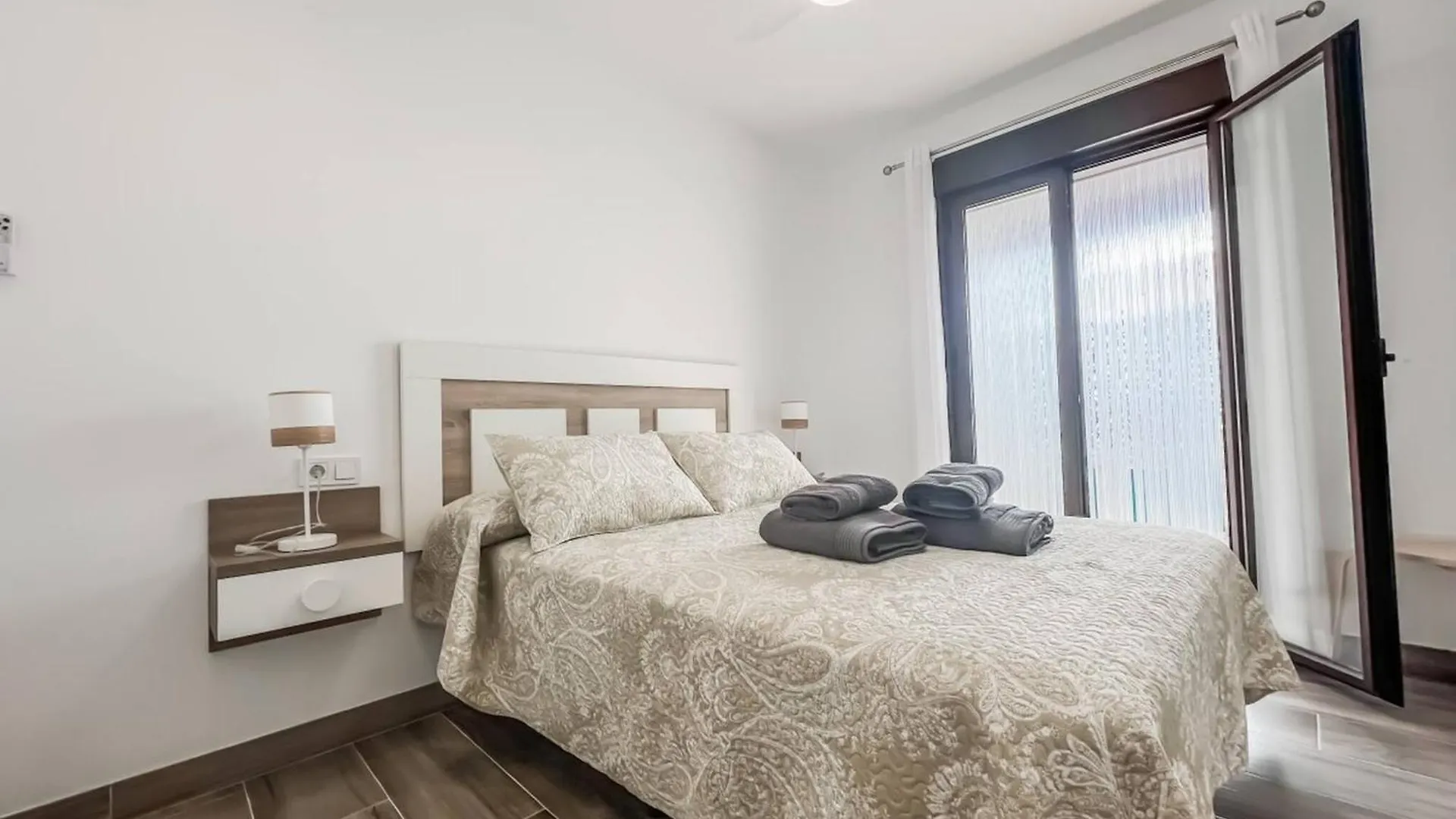 Cd-1957 Modern 2 Bed Apartment With Pool Frigiliana
