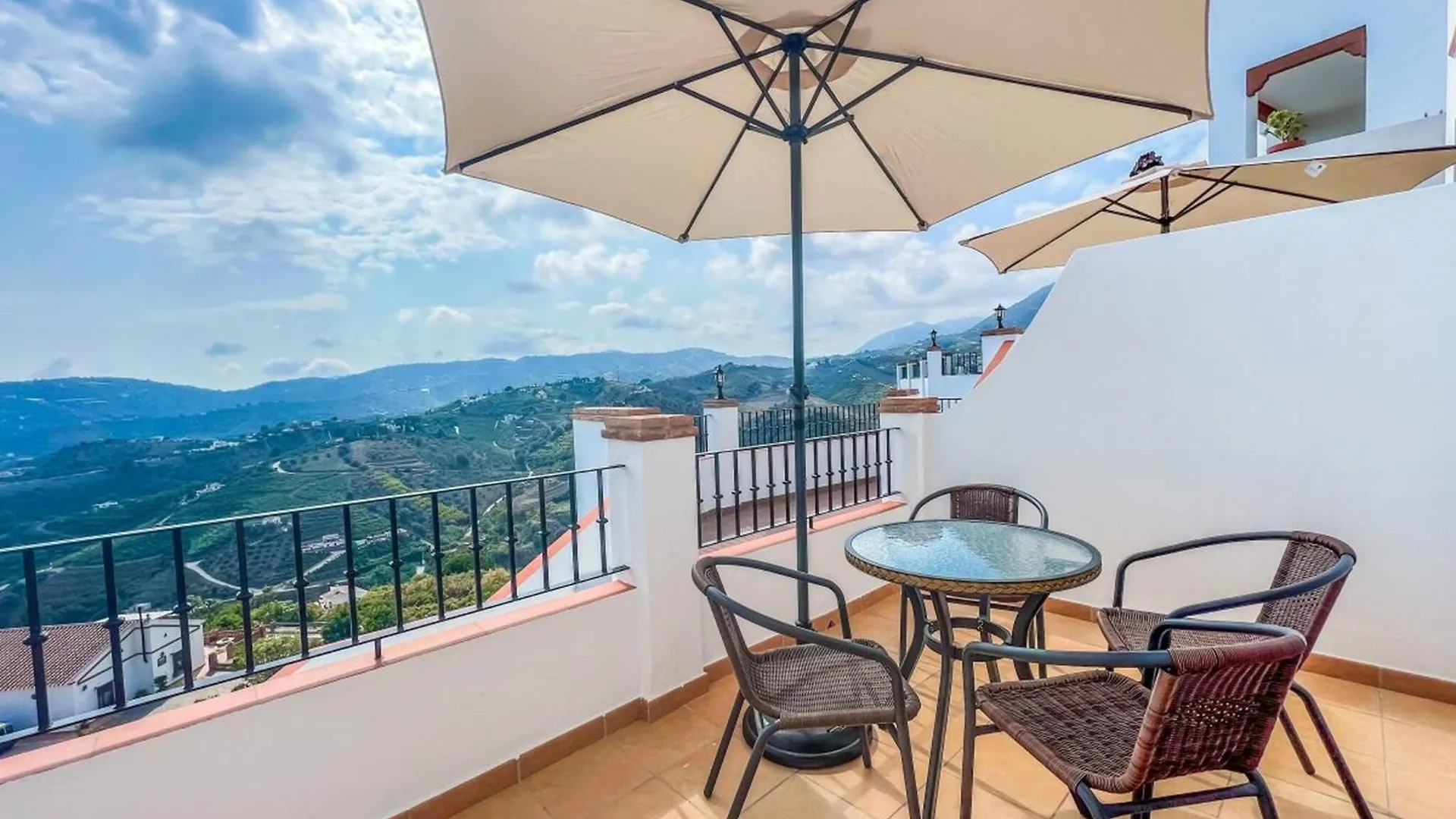 Cd-1957 Modern 2 Bed Apartment With Pool Frigiliana