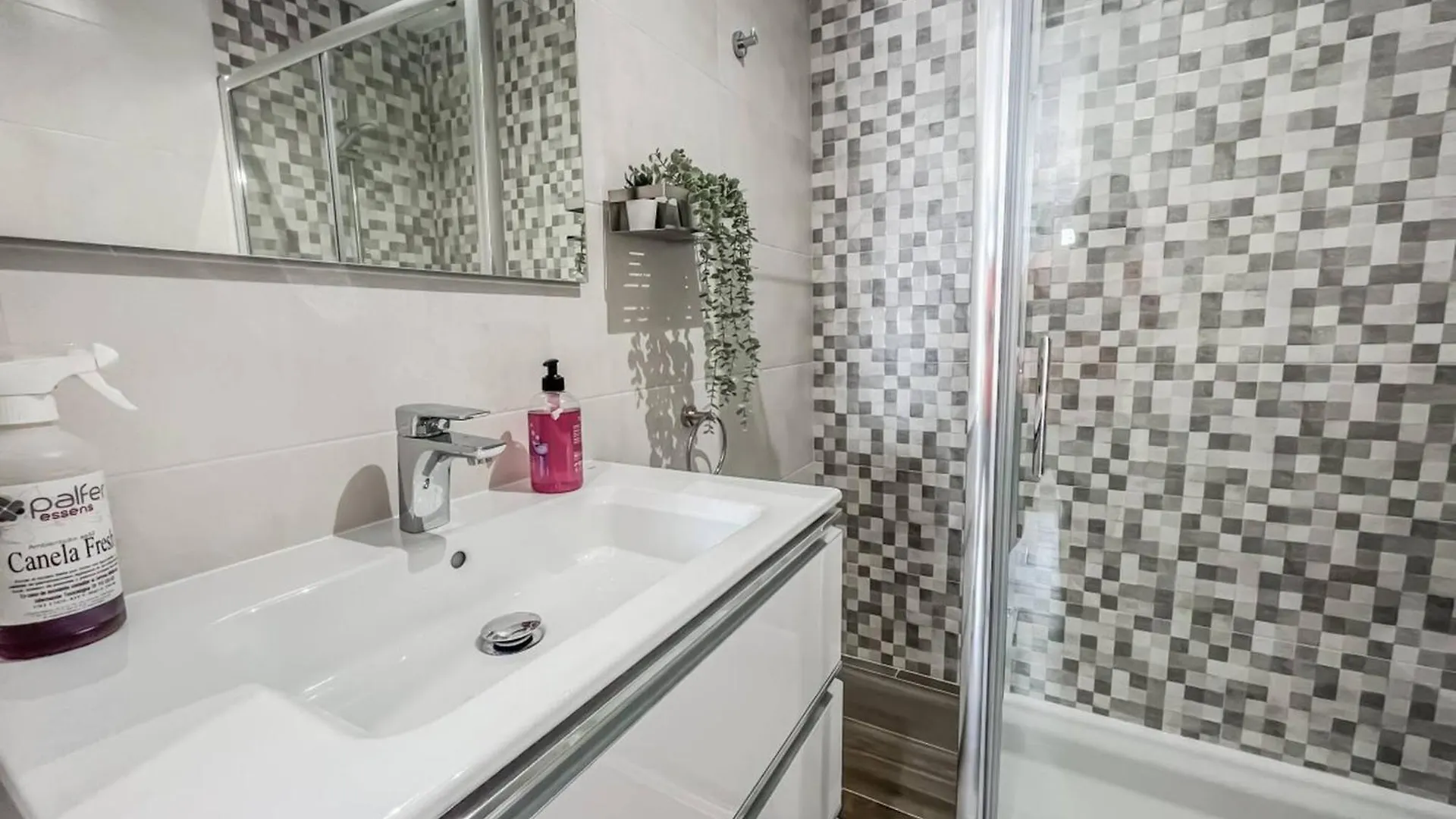 Cd-1957 Modern 2 Bed Apartment With Pool Frigiliana