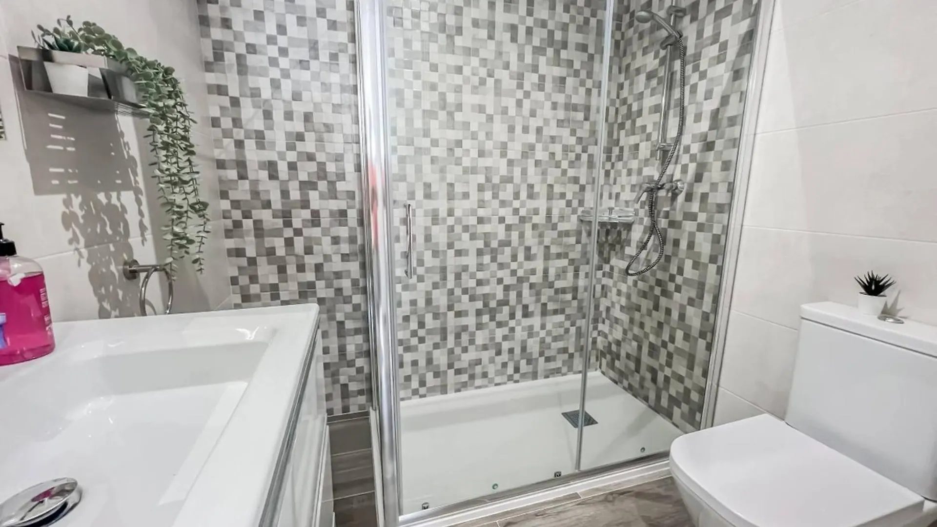 Cd-1957 Modern 2 Bed Apartment With Pool Frigiliana Spain