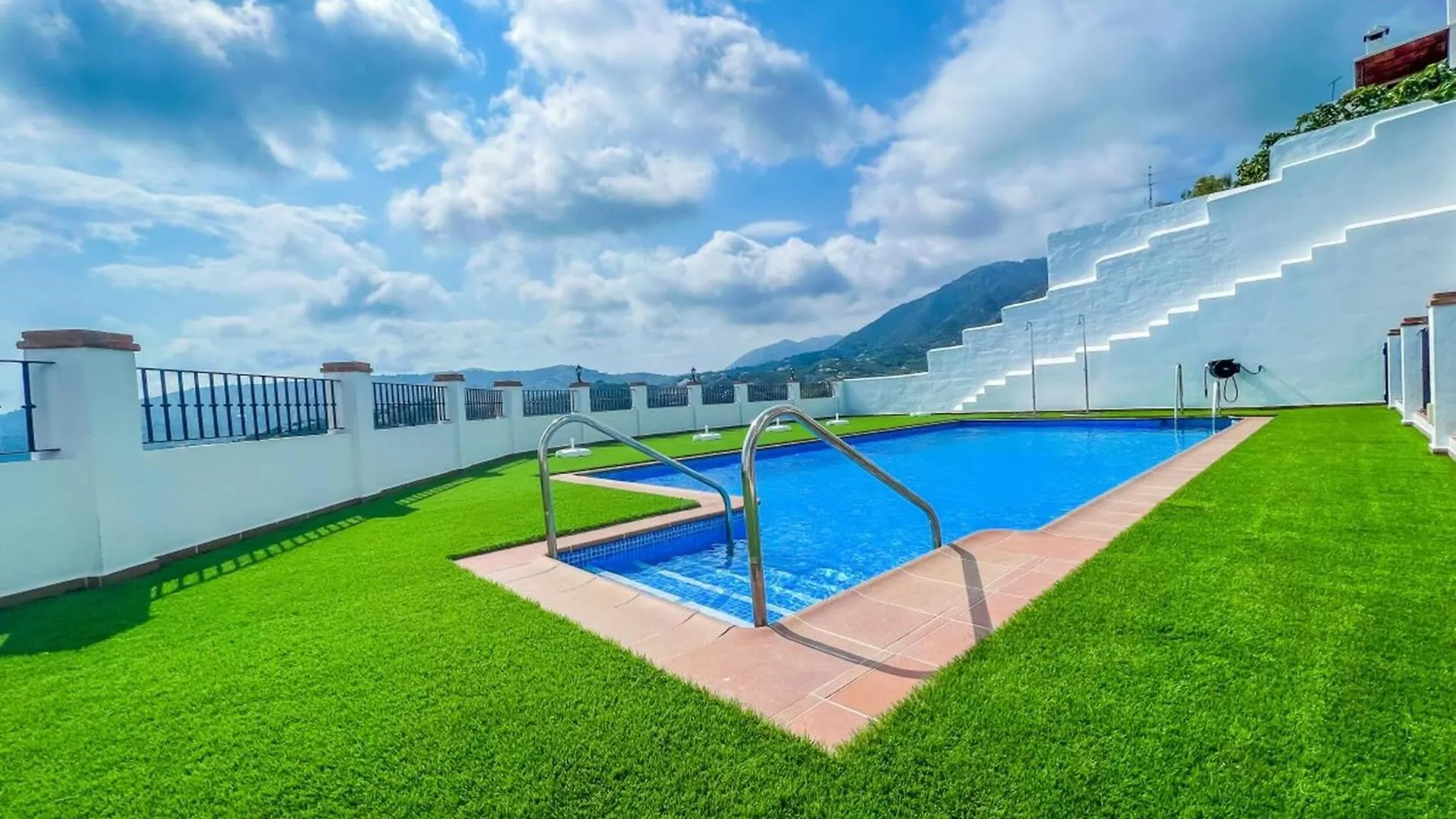 Cd-1957 Modern 2 Bed Apartment With Pool Frigiliana