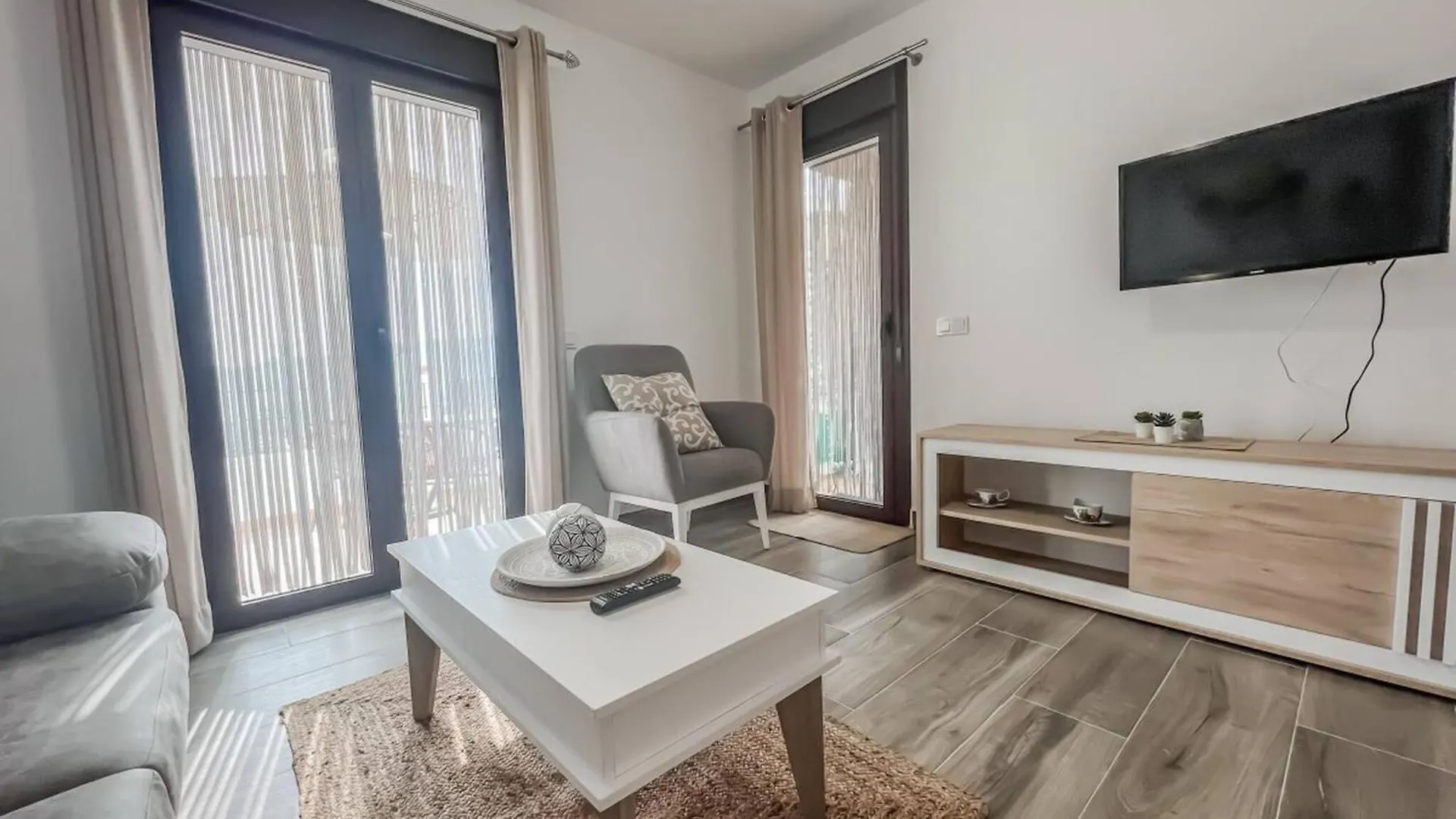 Cd-1957 Modern 2 Bed Apartment With Pool Frigiliana