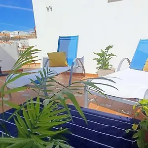 Tipica Casa En Con Patio Y Terraza Apartment